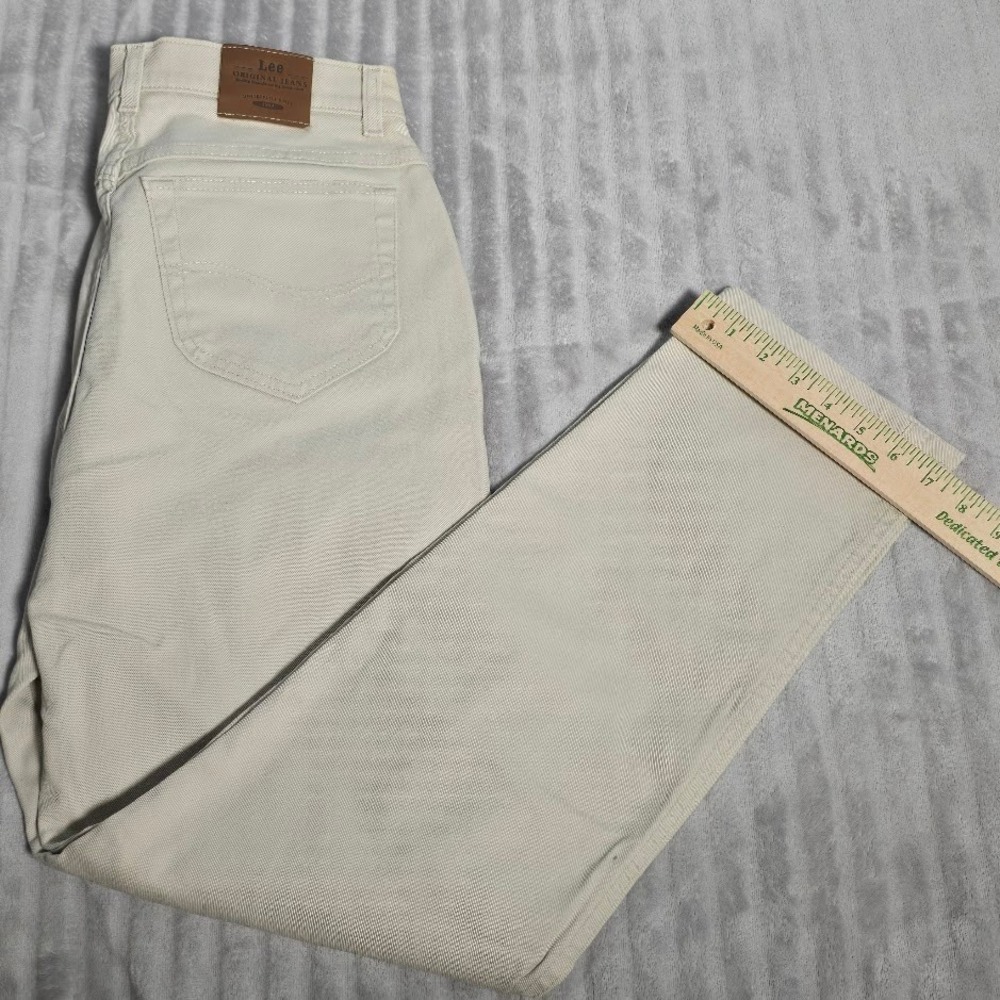 Vntg Womens Lee Jeans 12M  Cream Straight leg high Rise classic fit. 705